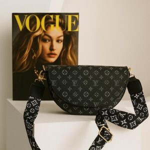 جاسمین نوشته مشکی